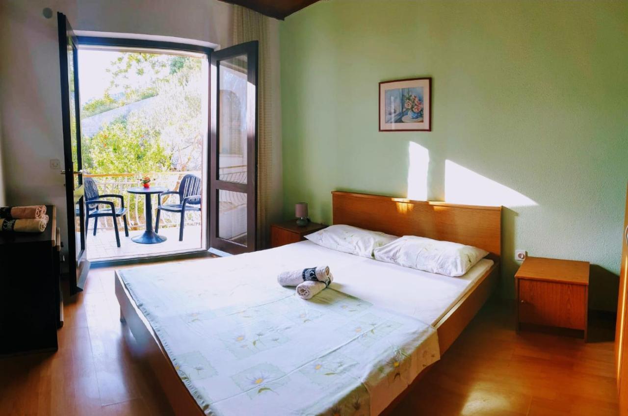 Apartments Asija Brela Εξωτερικό φωτογραφία